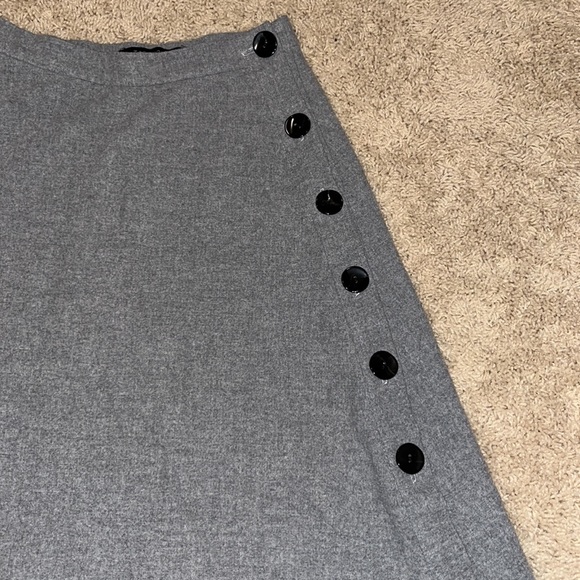 ZARA Beautiful Grey Asymmetrical Skirt with Large Side Buttons - Picture 6 of 11